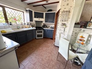 Kitchen- click for photo gallery